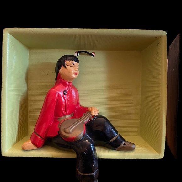 Mid- Century Ceramic Wall Hangings, set of 2 in excellent condition. - Picture 2 of 6